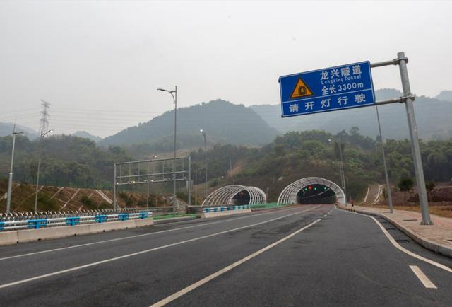  龙兴隧道外观 严乙力/摄