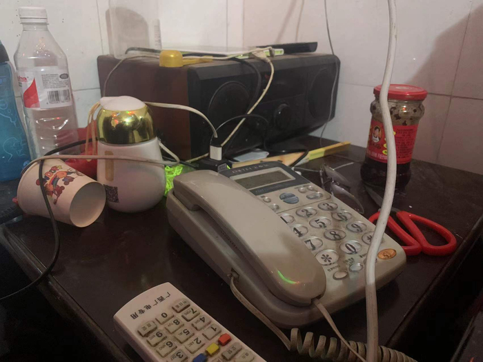 ▲曹美玲家新换的座机，电话号码始终未变。新京报记者 刘逸鹏 摄