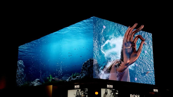 图为利亚德无锡八佰伴裸眼3D屏