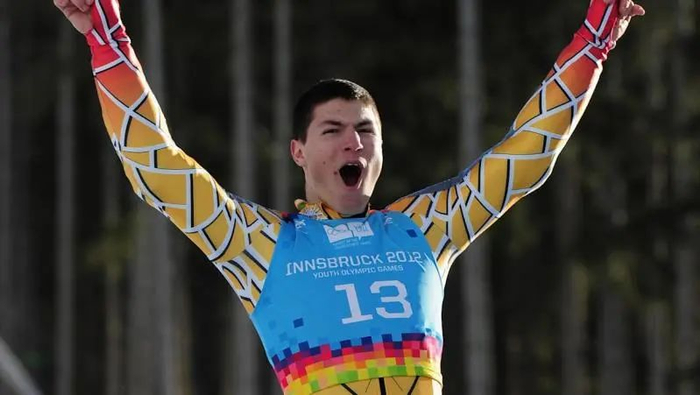 在2012年的因斯布鲁克冬青奥会上，加拿大出生的拉姆哈梅迪代表摩洛获得高山滑雪男子比赛的金牌。（图源：BBC）
