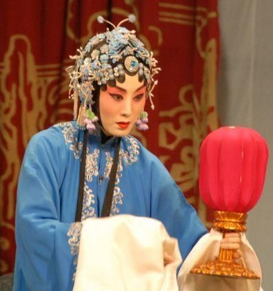 京剧名家张火丁为何离开舞台四年依然受欢迎?她的丈夫又是谁呢?