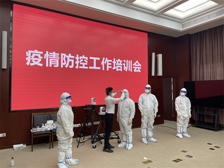 ▲ 深汕特别合作区持续开展管隔离人员核酸初筛阳性完整处置流程培训、演练及实景模拟，规范信息对接、协同管理、感染防控等各环节具体流程