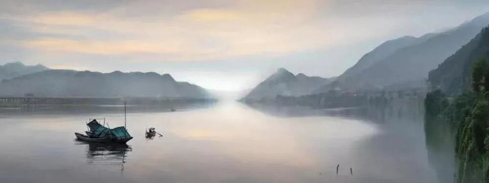 剡溪之上，清晨迷雾与渔船。受访单位供图