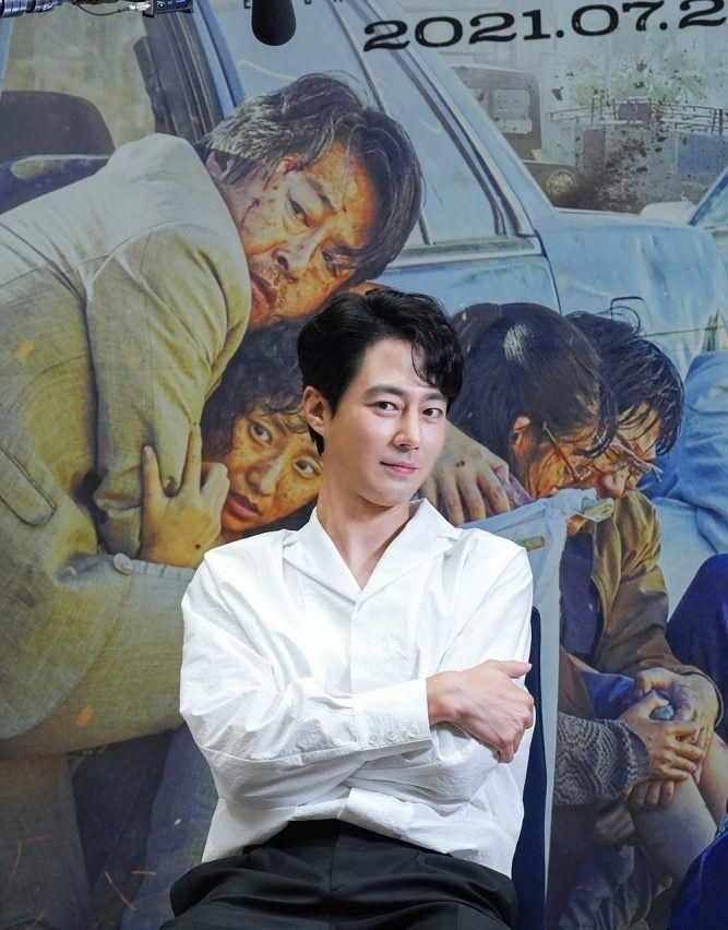 8位韩国1981年生的男神:赵寅成到李栋旭,改写你对40代魅力认知