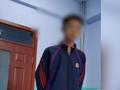 两男生打架被叫到办公室 老师要他们牵手唱歌
