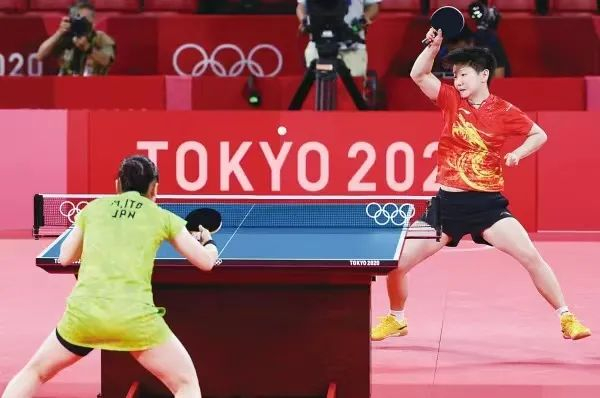东京奥运会中的孙颖莎（右）（新华社）