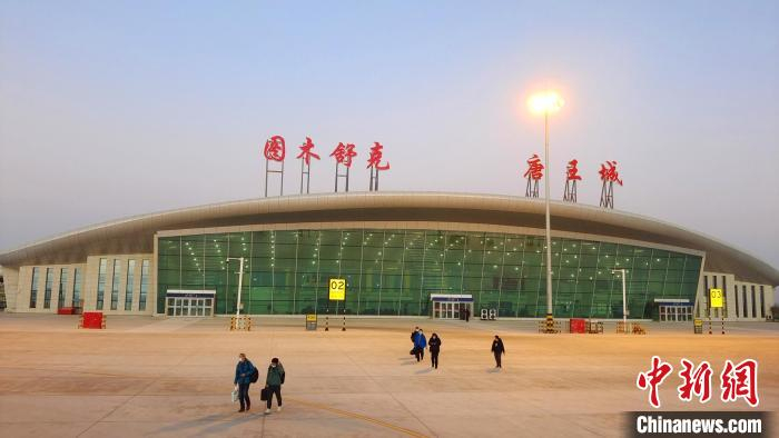 图木舒克唐王城机场运行后航线不断增多。　史玉江 摄