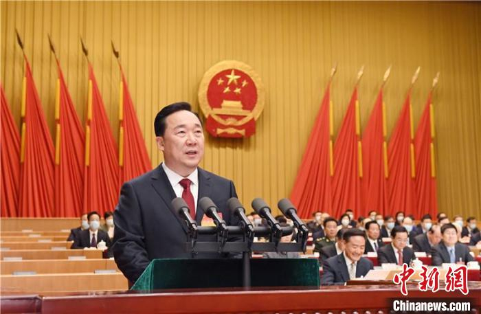 浙江省代省长王浩作政府工作报告。　屠轶钦 摄