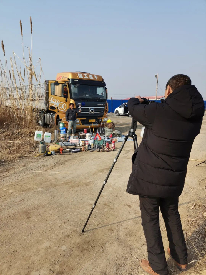 ▲《主播的家当》系列拍摄现场。宋成东 摄