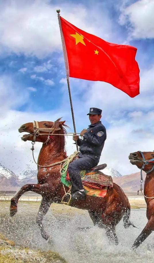 阿布都加帕尔·猛德在巡边。受访者供图