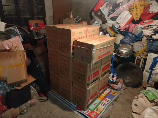 为牟利润无视许可证过期 杂货店私自售卖烟花爆竹终被查处