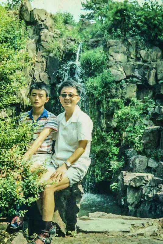 金晓宇少年时和父亲的合影