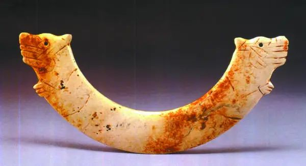  凌家滩遗址出土玉双虎首璜 作者/供图
