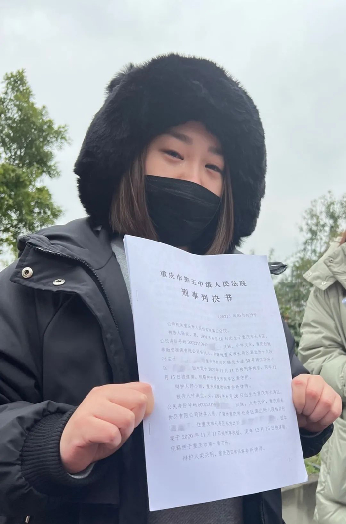 ▲2021年12月28日，陈美霖拿到了一审判决书后，立刻动身前往天台寺，“告诉孩子们这个结果。”新京报记者 杨雪 摄