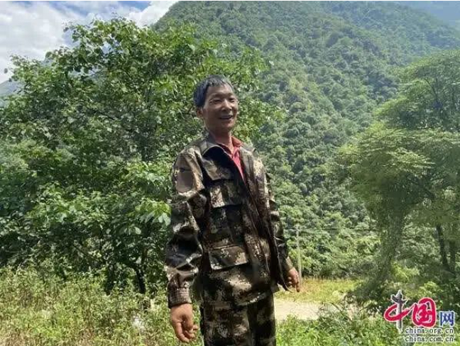 （乌蒙乡舍姑村阿布落村村主任李虎章）