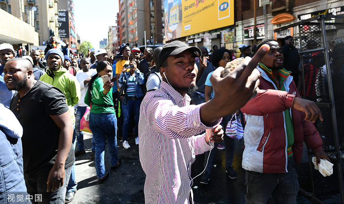 当地时间2019年9月2日，南非约翰内斯堡，城市聚集排外示威者 图丨视觉中国