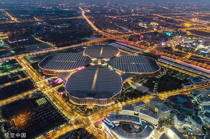 进博会场馆国家会展中心，四叶草造型