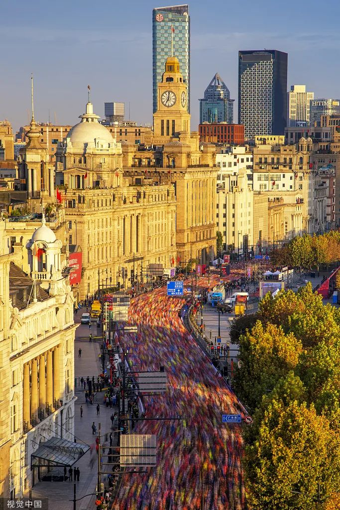 上海马拉松。高度多元化的移民，使今日之上海更有张力、更有韧性