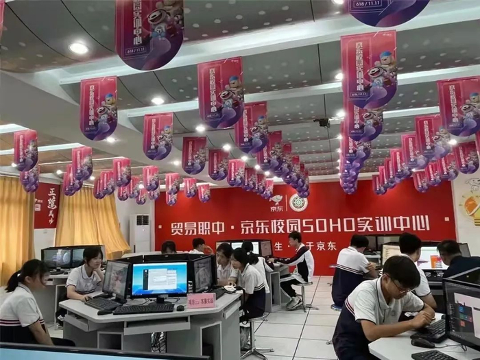 信息化教学。校方供图