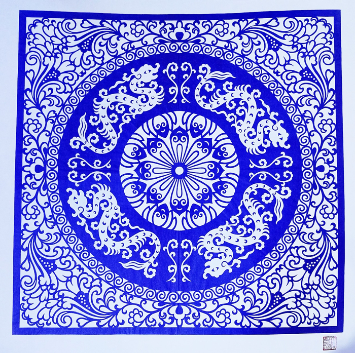 剪纸作品《草龙拐子》  石勤玲 图