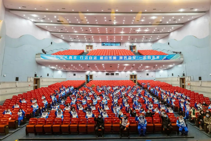 ▲志愿者在出征前集体合影。图/北京交通大学供图