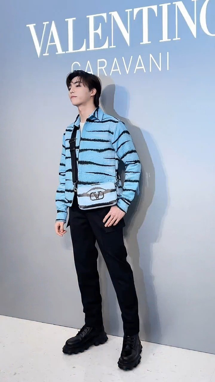 陈立农人好帅腿好长,甜豆秒变酷哥