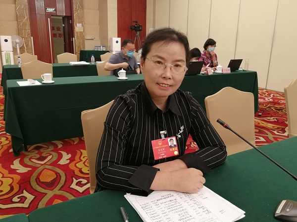 全国人大代表、山东省聊城市实验中学副校长　窦延丽 