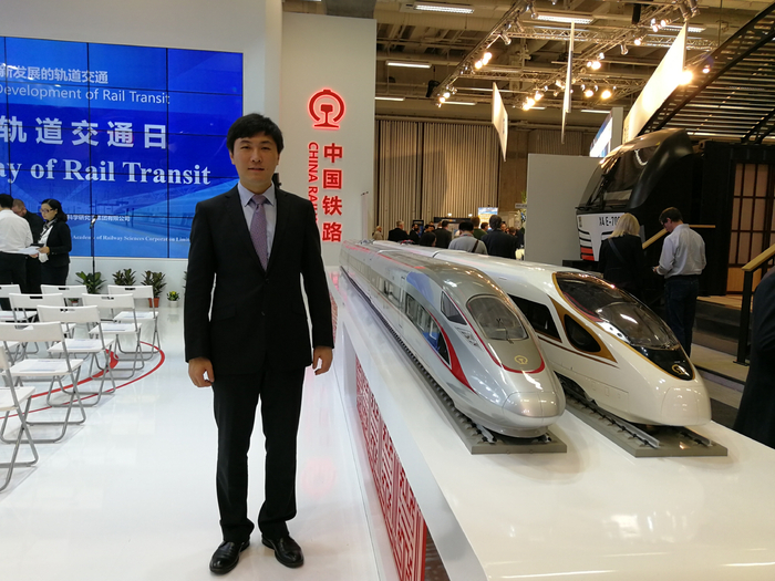 蔡田参加2018年德国柏林轨道交通技术展览会。受访者供图