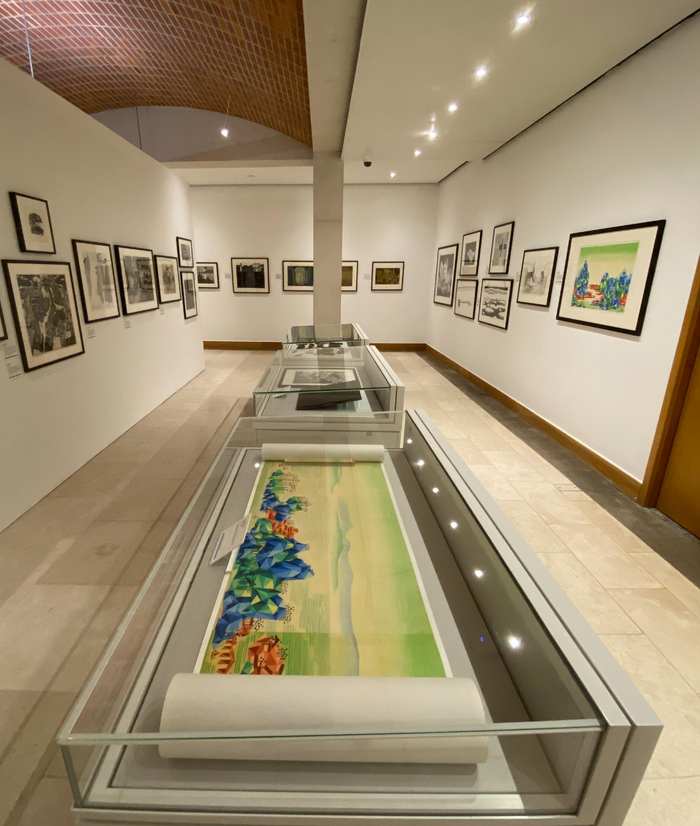 展厅一角，曹欧《重构山水》手卷等