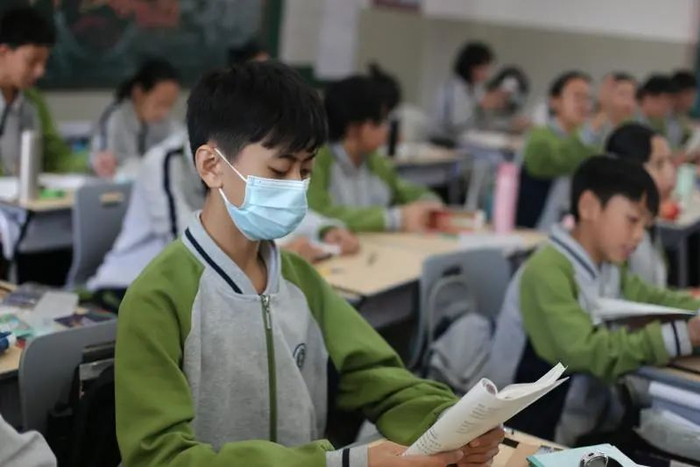 课堂上，同学们浸润在其中，感受知识带来的乐趣