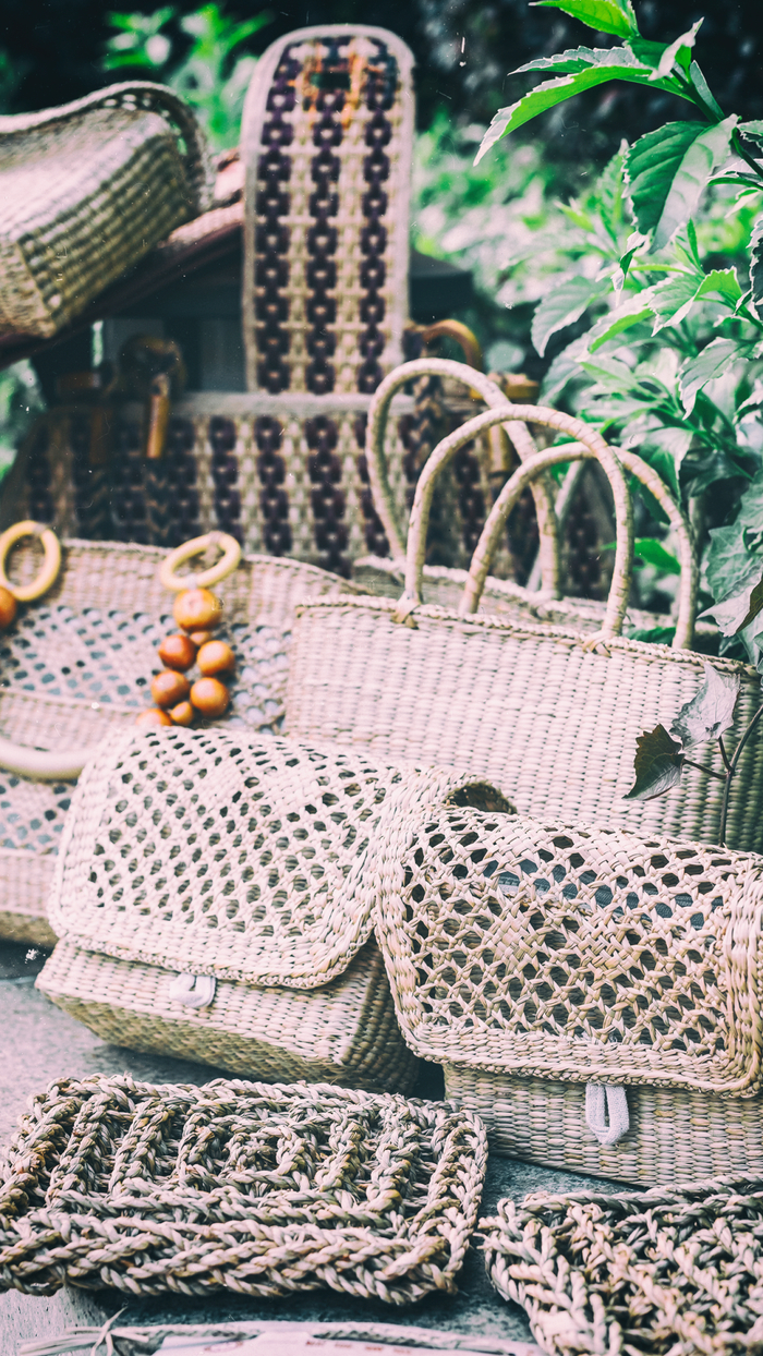 莞草编织的工艺品质朴中有着传统的美感