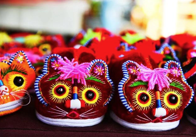 传统手工虎头鞋。网络截图 