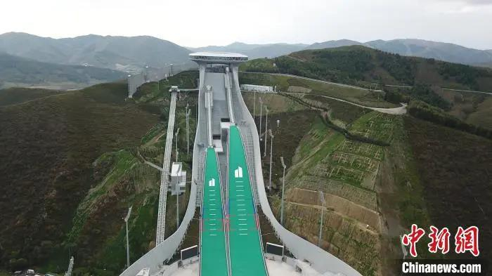 资料图：“雪如意”的标准台和大跳台两条赛道。翟羽佳 摄