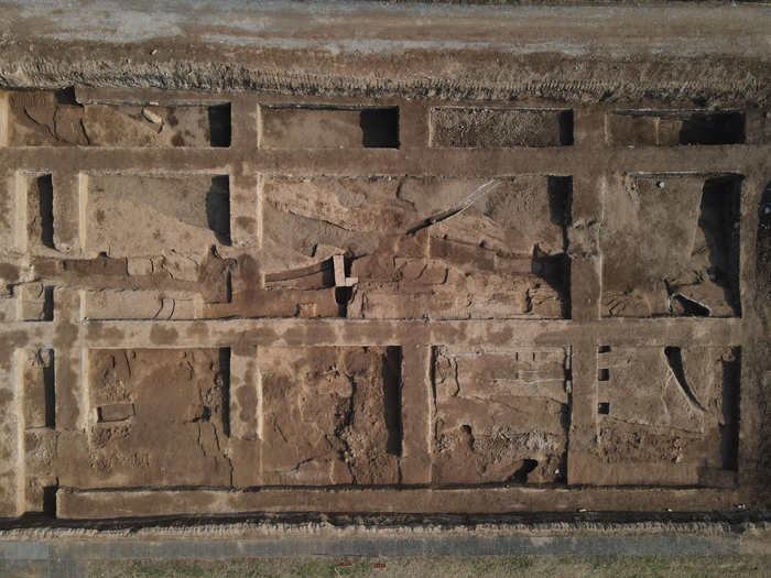 秦始皇帝陵园外城东门遗址发掘全景。陕西省考古研究院供图