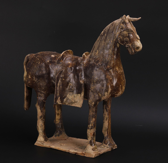 洪渎原墓葬西蒋墓地M4064十六国墓出土釉陶马。陕西省考古研究院供图