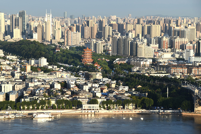 远眺武汉市武昌城区。图｜新华社