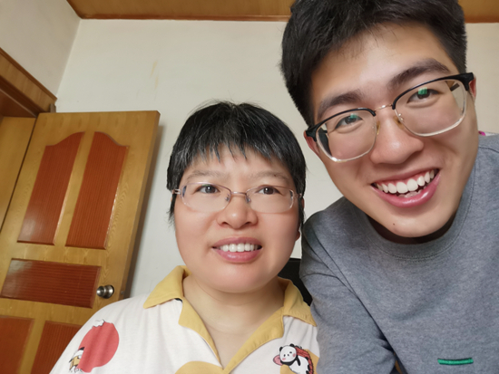 &nbsp;&nbsp;&nbsp;&nbsp;张浏浏和妈妈 受访者供图