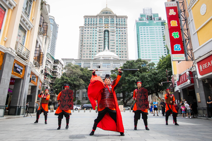 △资料图：去年中，北京路开展南越卫队文化巡演。（王燕 摄）