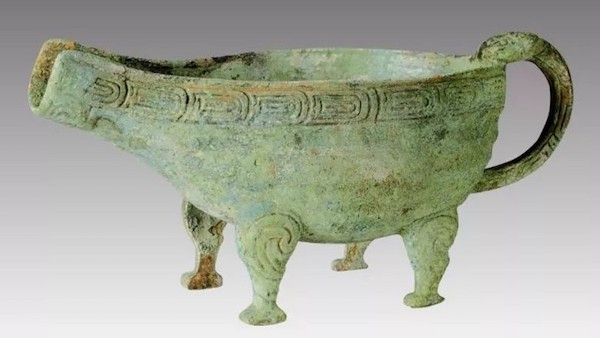 晋侯墓地M102出土的重环纹匜（图片来源于网络）