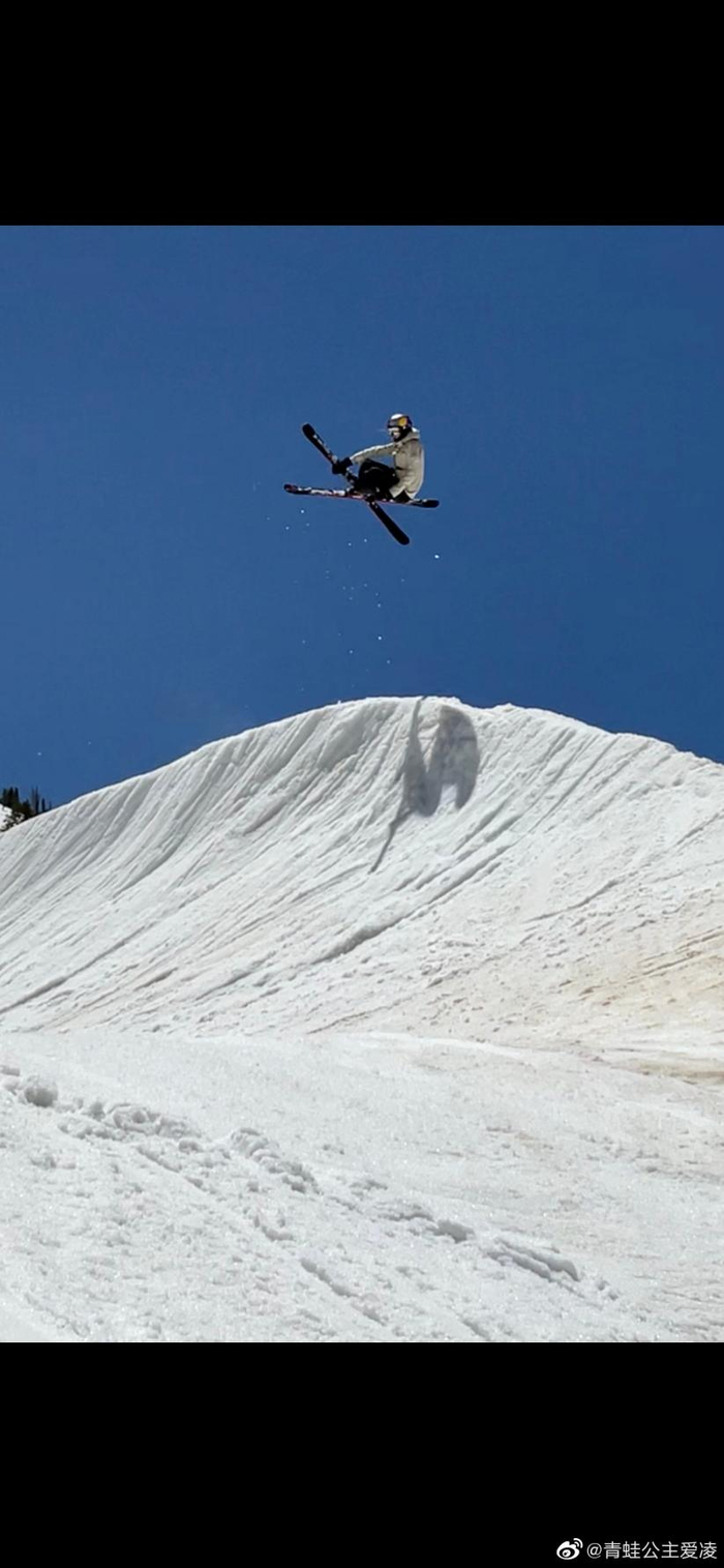 训练中的谷爱凌 图源：微博@青蛙公主爱凌