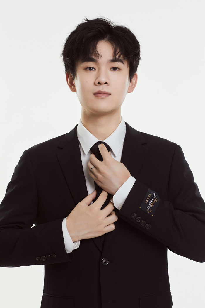 瓶子每次出现在解说席都充满激情和活力。受访者供图