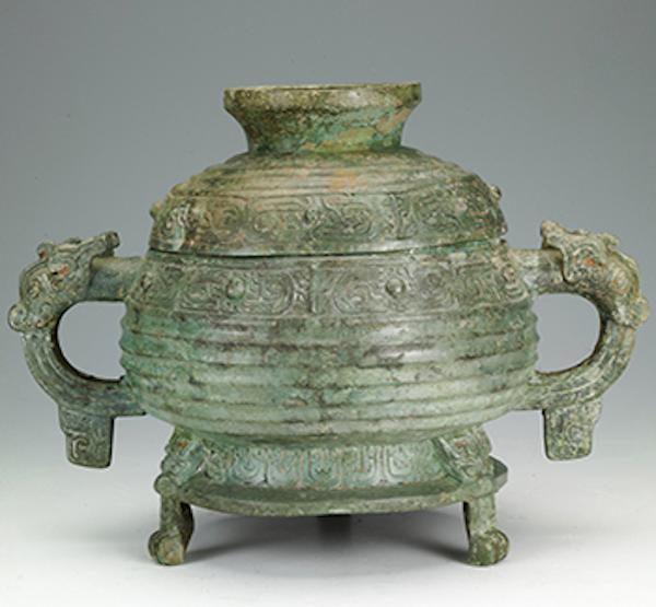 收藏于山西博物院的晋侯墓地M93出土的窃曲纹簋