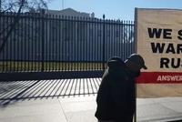 美国反战人士白宫外高喊:不要与俄开战并解散北约