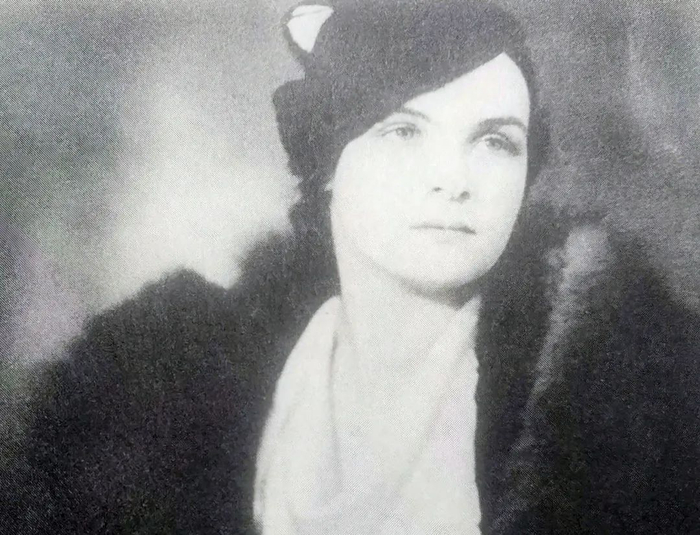 淞沪抗战结束后，与埃德加·斯诺筹备婚礼的海伦·福斯特在上海拍下肖像照。（资料图，图片原载《我在中国的岁月》英文版）