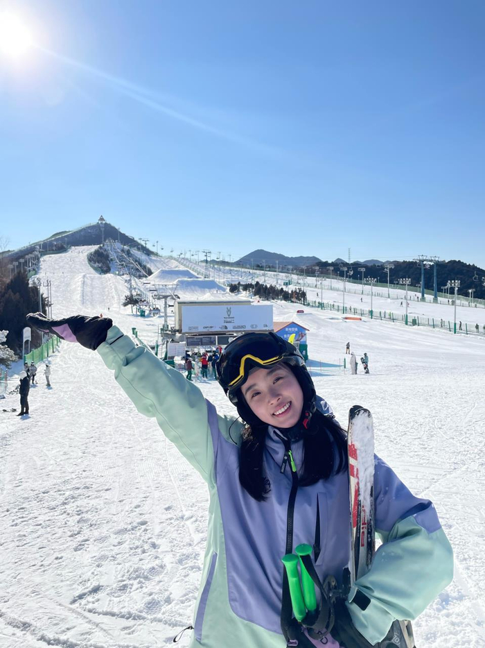 2022年1月，赵一鸣在南山滑雪场滑雪。受访者供图