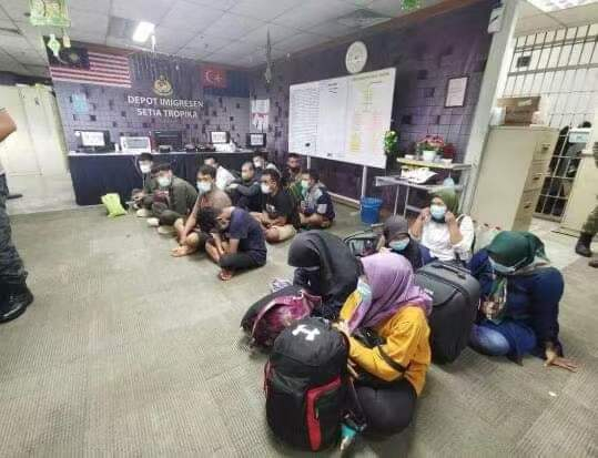 马来西亚《星洲日报》有关5人被警方逮捕的照片