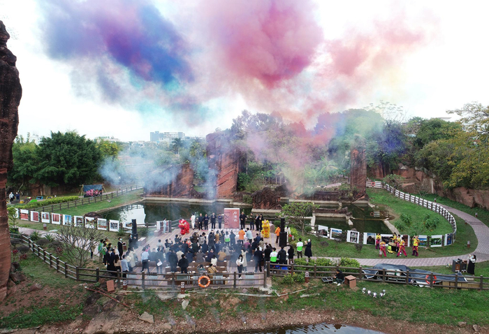 第七届东莞市民摄影周暨《石头记》新书首发活动现场。叶瑞和 摄