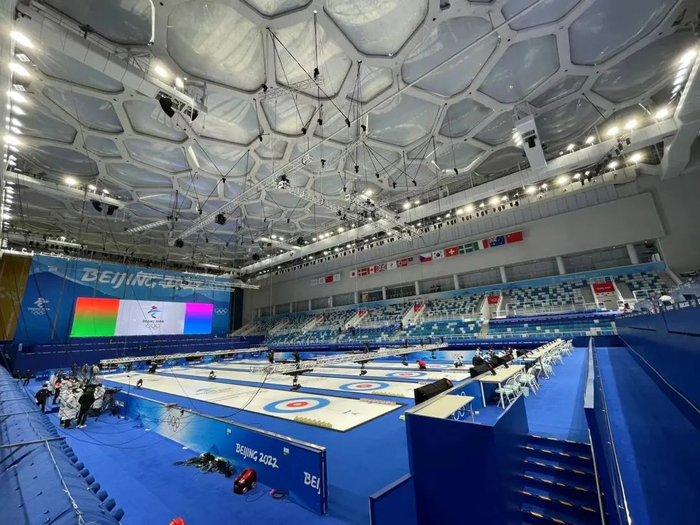 ▲北京冬奥会冰壶比赛场地已经准备就绪。新京报记者 马骏 摄