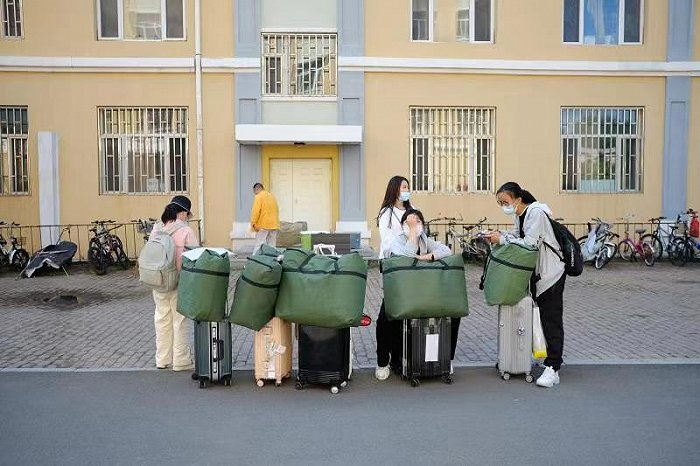 学校宿舍区。受访者供图。