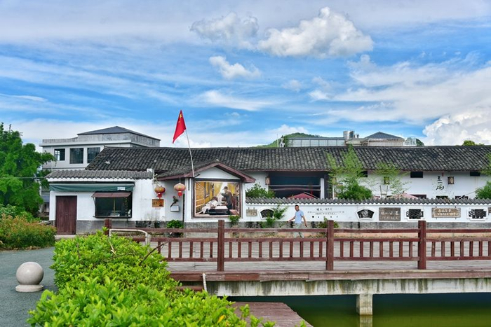 图为位于江西龙南市里仁镇正桂村的民宿村（国家铁路集团公司南昌局供图）